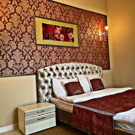 Diamond Hotel *