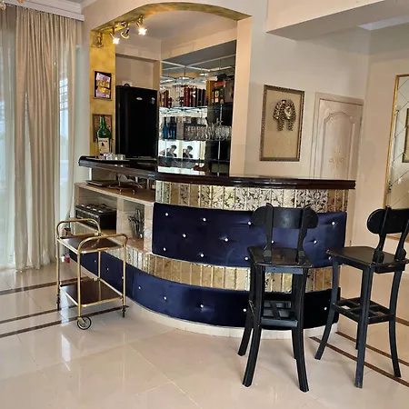Diamond Hotel *